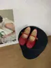 Sapatos Femininos Retro Franceses Vermelhos de Bico Redondo e Boca Rasa, Novos Sapatos Mary Jane de Verão 2026 com Sola Macia