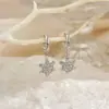 Pendientes de Copo de Nieve de Zirconia Exquisitos de Alto Temperamento Francés Diseño de Nicho para Mujer Pendientes de Moda de Lujo Ligero Venta al por Mayor