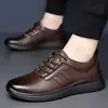 Venta al por mayor transfronteriza de zapatos casuales nuevos para hombre, deportivos, transpirables, versátiles, elegantes, zapatos de cuero de suela blanda para hombre, adecuados para conducir al aire libre