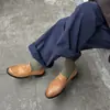 Sapatos Mocassins Femininos de Couro Bovino de Primeira Camada com Lavagem de Cor Vintage Desgastada e Design de Moeda, Slip-On Baixos Novo Estilo