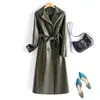 Casaco de Couro Haining para Mulheres, Estilo Longo Acima do Joelho, Outono/Inverno 26, Casaco Trench de Couro Acolchoado Estilo Coreano, Gola Reversível, Corte Justo, Tamanho Plus