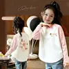 Camiseta Base para Niñas Estilo Coreano Nueva de Primavera y Otoño con Dobladillo Curvo, Camiseta de Manga Larga Color Bloque para Niños Mayores, Top de Moda Ajustado