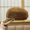 Nuevo Sombrero Octagonal Versátil Coreano para Mujer, Moda Otoño e Invierno Hebilla de Cinturón Gorra de Pliegues Estilo Británico Ala de Felpa Sombrero de Pintor Retro