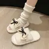 Pantuflas de Algodón Gruesas y Elegantes con Lazo, Pantuflas Peludas para Mujer, Adecuadas para Usar al Aire Libre, Nuevo Modelo de Moda para Otoño e Invierno 2025, Súper Populares en Redes Sociales