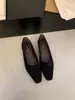 Sapatos Femininos de Couro Pequenos Retro Francês Camurça Bico Quadrado Baixo Slip-On Versáteis para Trabalho e Dia a Dia 2026 Novos