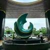 Escultura de flor de paisagismo em aço inoxidável com elemento aquático em larga escala, escultura decorativa de chão grande de forma irregular abstrata com acabamento espelhado para imóveis