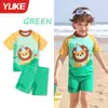 Nuevo traje de baño infantil para niños de Yuke, conjunto deportivo de dos piezas para niños de mediana edad, traje de baño de verano de alta gama con estampado de dibujos animados