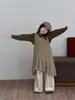 Conjunto de Tres Piezas para Niñas Otoño Nuevo Estilo Moda Coreana Camiseta Interior Chaleco de Punto de Moda Vestido Pantalones Casuales Simples Versátiles