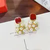 Pendientes Cuadrados de Perla de Lujo Ligero de Gama Alta, Diseño Hueco Estilo Retro de Hong Kong, Pendientes Elegantes para Mujer al por Mayor