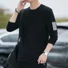Camiseta masculina de manga comprida, camada interna de outono, camiseta base masculina elástica de corte solto, camiseta estampada estilo coreano ins
