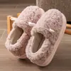 Pantuflas de algodón para mujer de invierno al por mayor, pantuflas para casa de interior, diseño de punta cerrada, estilo de dibujos animados, cálidas y antideslizantes, pantuflas de algodón afelpado para parejas, estilo de hombre