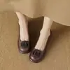 Otoño 2026 Estilo Vintage Piel Suave Punta Redonda Suela Gruesa Tacón Grueso Zapatos de Mujer Nuevos Versátiles Suela Suave Zapatos Bajos de Piel para Mujer