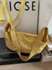 Bolsa de ombro estilo retrô na cor marrom melardo, uma bolsa hobo de alta qualidade com grande capacidade, perfeita para outono e inverno, e projetada como uma bolsa transversal feminina.