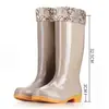 Botas de lluvia para mujer al por mayor tubo alto tubo medio moda forro de polar zapatos de goma para trabajo en cocina botas de lluvia zapatos de agua cálidos antideslizantes adulto
