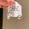 Pendientes Vintage de Plata con Zirconia Incrustada en Forma de Corazón y Flor, Presentando un Diseño de Gota de Agua, Ofreciendo una Sensación de Lujo Ligero y Gama Alta, Exquisitos Accesorios para el Oído