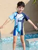 Nuevo traje de baño para niños, traje de baño de una pieza para niño, línea simple, traje de baño guapo, traje de baño para playa y surf