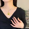 Tienda de color oro fuerte con collar de oro para mujer cadena de suéter de nicho de lujo ligero cadena de suéter de alta gama colgante del dios de la riqueza al por mayor