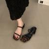 2025 Nuevas Pantuflas de Verano de Tacón Grueso para Exterior Zapatos de Hada Nicho Estampado de Leopardo Punta Cuadrada Sandalias de Tiras Finas