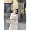 Conjunto de dos piezas para mujer: vestido camisola jacquard de temperamento sexy y suave + cárdigan chal con protección solar en tejido tie-dye transparente