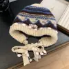 Chapéu estilo Fair Isle para mulheres, com forro de fleece espesso para aquecimento no outono e inverno, protege as orelhas, afina o rosto, gorro de tricô, resistente ao frio e com estilo Lei Feng