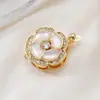 Fecho para Colar de Pérolas Cor Dourada 18K Flor de Concha Branca com Gotejamento de Óleo Fecho para Pulseira Colar Acessórios de Joias DIY