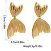 Pendientes de clip metálicos estilo frío europeo y americano, forma de cola de pez plisada, diseño de personalidad femenina, pendientes exquisitos, moda simple