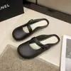 Nuevas Chanclas de Verano 2024 Moda Antideslizantes Versátiles Ligeras Antideslizantes Para Interiores Resistentes al Desgaste Suela Gruesa Estilo Pareja Baotou para Mujeres