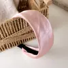 Elegante tiara de cetim com cristal e aba larga, com tecido macio plissado, faz o rosto parecer menor, acessório de cabelo estilo vintage