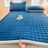 Colchón de terciopelo de leche clase A colchón engrosado funda de cama tapete Kang juego de sábanas de tres piezas protector de cama dormitorio de estudiantes tapete suave