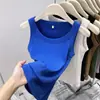Camiseta sin mangas acanalada verde ajustada anti-exposición para mujer, Verano 2026, Ropa interior elástica con camisola de cuello en U
