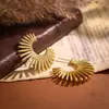 Pendientes Minimalistas Europeos y Americanos de Girasol para Mujer, Accesorios de Oreja Exagerados de Moda de Nicho Vintage Dorado, Tachuelas Únicas Versátiles con Estilo