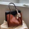 Bufanda de seda vintage de gran capacidad, bolso de mano decorativo 2022, bolso tote de hombro popular este año de estilo extranjero para el día a día con textura de moda