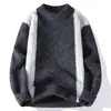 2026 Nuevo Suéter Pulóver de Moda para Hombre Otoño Invierno Moda Juvenil Bloque de Color Cuello Semi Alto Ropa de Punto Casual Ropa Interior