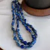 Elegante collar de porcelana azul y blanca con lapislázuli natural de forma irregular, cadena para la clavícula