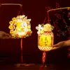 Durante o Festival do Meio Outono, crie uma atmosfera calorosa e aconchegante com lanternas artesanais DIY para uma experiência em família.. Estas novas lanternas portáteis são perfeitas para iluminar o céu noturno.