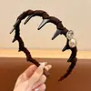 Diadema retro de alta gama color marrón Maillard 2026 para mujer, adecuada para el uso diario, para recoger el cabello suelto y crear un look de corona alta.