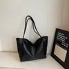 Bolso de mujer moderno de gran capacidad 2026 nuevo, ligero, de lujo, diseño de nicho, bolso de hombro para ir al trabajo y uso diario, bolso tote de axila
