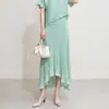 Falda plisada de alta gama en color negro texturizado, falda de tul ligeramente transparente con diseño irregular de cola de pez para verano, falda larga estilizada para el trabajo