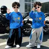 Roupa infantil, coleção de outono 2026 para meninos, novo estilo para crianças médias e maiores, roupas de primavera e outono, conjunto de duas peças de manga comprida para meninos