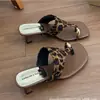 Chinelos de Dedo com Salto Alto Feminino para Uso Externo 2026 Verão Sandálias Slip-on Retrô Francesas Chinelos de Praia Quadrados de Ponta de Alta Qualidade