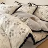 Juego de Ropa de Cama de Cuatro Piezas de Algodón Puro con Encaje y Pompones Estilo Retro 2026 Nuevo Juego de Tres Piezas de Funda Nórdica, Funda de Almohada, Sábana de Cama de Algodón Puro