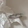 Accesorios únicos para el cabello para uso diario: Pinzas para el cabello de cuero plateado, pinzas para el cabello florales, versátiles y de alta gama, pasadores para flequillo estilo dulce y fresco