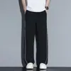 Calça Longa de Seda Gelada Estilo Novo Verão 2025 para Homens, Estilo Hong Kong Solta Costurada Casual Esportiva de Perna Larga, Elástica de Secagem Rápida Masculina
