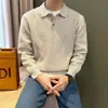 Camisa Polo Casual de Estilo Japonés de Lujo Ligero con Cuello para Hombre Suéter de Punto Versátil de Color Sólido Simple con Raya Fina Cepillado