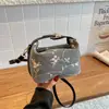 Bolso pequeño cuadrado de mano simple, nuevo bolso de mano tejido de moda primavera-verano 2026, bolso de paja de un solo hombro con encaje floral
