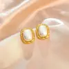 Set de Aretes de Perla con Borde Dorado Ovalados, Estilo Otoño e Invierno, Pendientes Elegantes de Gama Alta Retro de Hong Kong al por Mayor