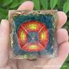 Comercio Exterior Transfronterizo Pirámide de Cristal Piedra Triturada Resina Epoxi Adornos Artesanales de Escritorio para el Hogar Creativo Hecho a Mano