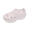 Sapatos de Buraco de Sola Grossa Verão Feminino Calçado Exterior Tênis de Sola Grossa Antiderrapante Baotou Respirável Não Fedorento para os Pés Sandálias Casuais