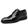 Zapatos de Cuero Transfronterizos para Hombre Primavera Nuevo Versátil Vestido de Negocios Transpirables Punta Británica Brock Zapatos de Boda Zapatos de Trabajo