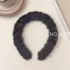 Faixa de Cabelo Peluda com Estampa de Leopardo para Outono e Inverno para Mulheres com Dentes de Pelúcia Antiderrapante Faixa para Lavar o Rosto Acessórios de Cabelo para Maquiagem Outono e Inverno 2025
